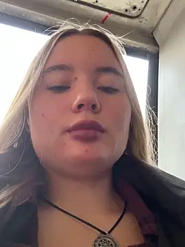 StephanieMur online show from September 18, 2025, 3:09 am