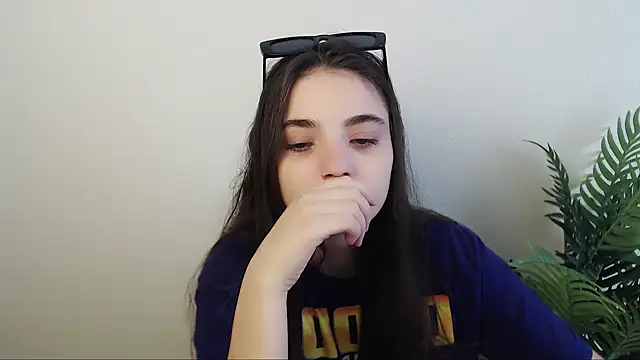 Snapshot of Sun_Shine__ chatting on October 18, 2025, 7:10 am Sun Shine online show from October 18, 2025, 7:10 am