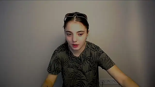 Snapshot of Sun_Shine__ chatting on September 25, 2025, 7:03 am Sun Shine online show from September 25, 2025, 7:03 am