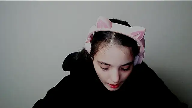 Snapshot of Sun_Shine__ chatting on October 6, 2025, 8:42 pm Sun Shine online show from October 6, 2025, 8:42 pm