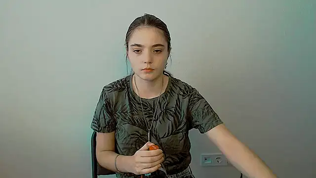 Snapshot of Sun_Shine__ chatting on September 22, 2025, 5:35 am Sun Shine online show from September 22, 2025, 5:35 am