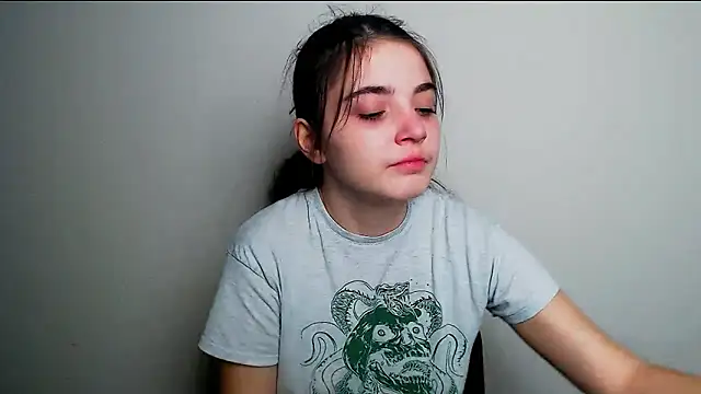 Snapshot of Sun_Shine__ chatting on November 5, 2025, 3:53 am Sun Shine online show from November 5, 2025, 3:53 am