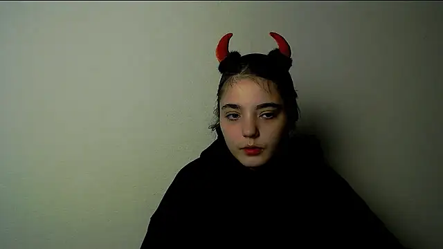 Snapshot of Sun_Shine__ chatting on October 14, 2025, 9:25 pm Sun Shine online show from October 14, 2025, 9:25 pm