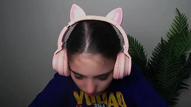 Snapshot of Sun_Shine__ chatting on September 20, 2025, 8:25 pm Sun Shine online show from September 20, 2025, 8:25 pm