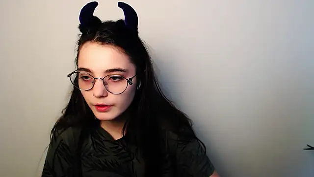 Snapshot of Sun_Shine__ chatting on December 3, 2025, 7:19 am Sun Shine online show from December 3, 2025, 7:19 am