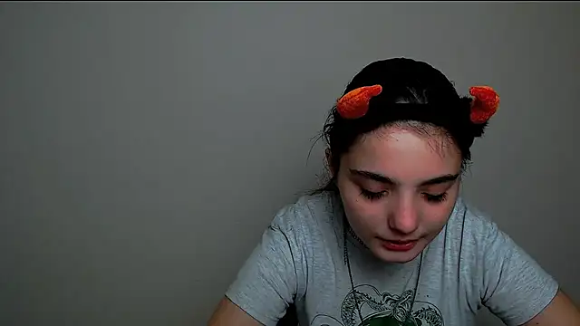 Snapshot of Sun_Shine__ chatting on October 10, 2025, 9:04 pm Sun Shine online show from October 10, 2025, 9:04 pm