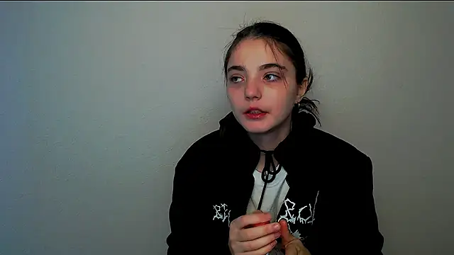 Snapshot of Sun_Shine__ chatting on October 26, 2025, 7:31 am Sun Shine online show from October 26, 2025, 7:31 am