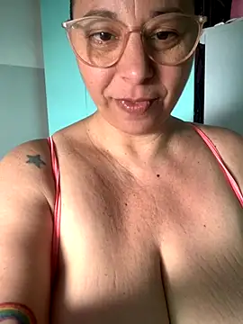 Snapshot of LupeLok chatting on November 28, 2025, 1:00 pm LupeLok online show from November 28, 2025, 1:00 pm