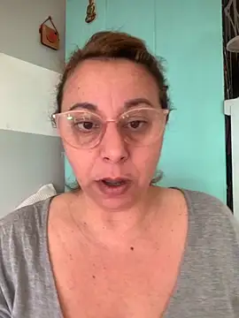 Snapshot of LupeLok chatting on October 29, 2025, 3:44 pm LupeLok online show from October 29, 2025, 3:44 pm