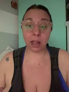 Snapshot of LupeLok chatting on October 22, 2025, 4:50 pm LupeLok online show from October 22, 2025, 4:50 pm