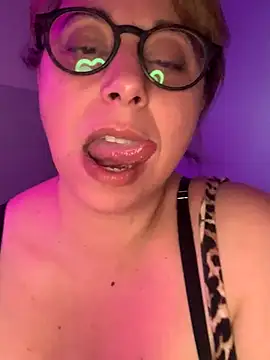 Snapshot of LupeLok chatting on November 5, 2025, 5:21 am LupeLok online show from November 5, 2025, 5:21 am