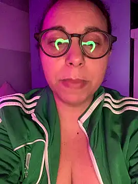 Snapshot of LupeLok chatting on November 8, 2025, 4:38 am LupeLok online show from November 8, 2025, 4:38 am