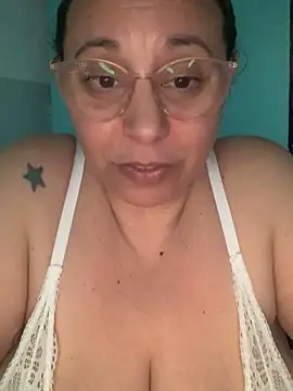 Snapshot of LupeLok chatting on November 14, 2025, 8:01 pm LupeLok online show from November 14, 2025, 8:01 pm