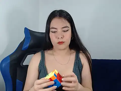 Snapshot of EloiseJun chatting on November 19, 2025, 3:06 am EloiseJun online show from November 19, 2025, 3:06 am