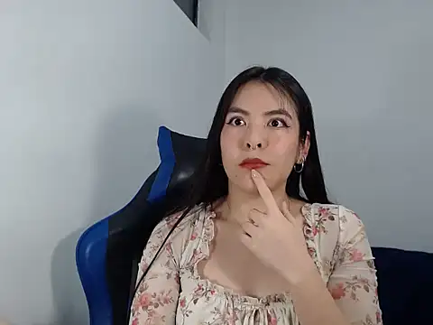 Snapshot of EloiseJun chatting on December 14, 2025, 4:18 am EloiseJun online show from December 14, 2025, 4:18 am