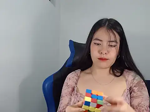 Snapshot of EloiseJun chatting on October 26, 2025, 2:45 am EloiseJun online show from October 26, 2025, 2:45 am