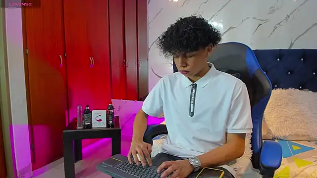 Snapshot of _taylor_black chatting on February 5, 2026, 9:32 pm taylor black online show from February 5, 2026, 9:32 pm