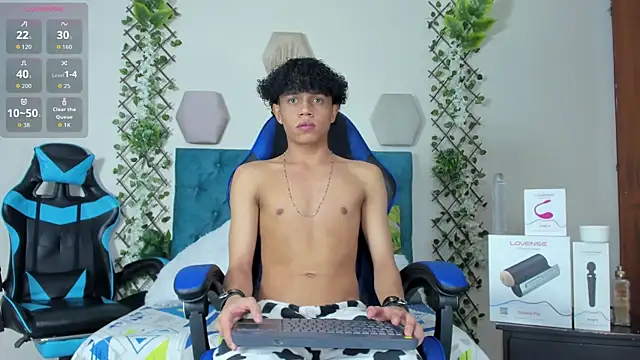 Snapshot of _taylor_black chatting on October 18, 2025, 8:22 pm taylor black online show from October 18, 2025, 8:22 pm