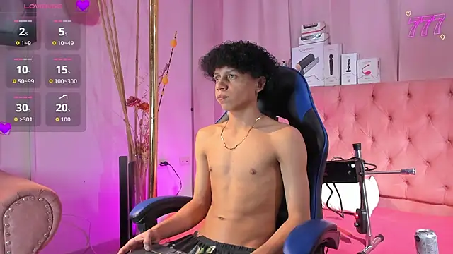 Snapshot of _taylor_black chatting on April 7, 2026, 9:38 pm taylor black online show from April 7, 2026, 9:38 pm