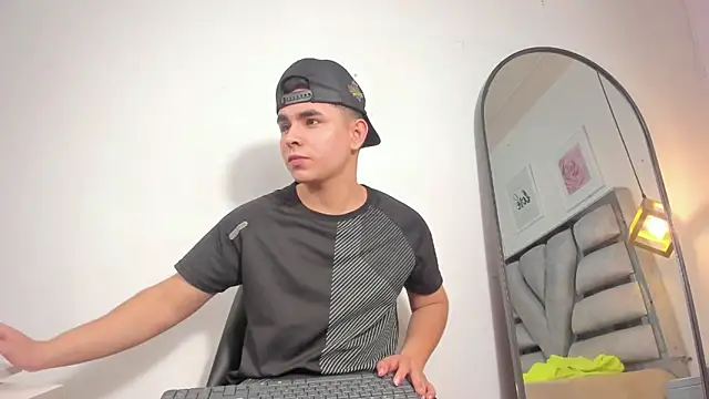 lianfox  online show from February 26, 2026, 2:44 am