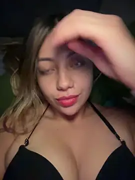 Snapshot of MissCat_ chatting on November 24, 2025, 1:27 am MissCat online show from November 24, 2025, 1:27 am