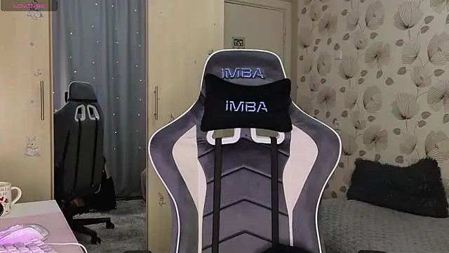  cute ice online show from February 27, 2026, 7:41 am