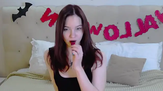 Snapshot of MichelleRoux chatting on October 30, 2025, 11:19 am MichelleRoux online show from October 30, 2025, 11:19 am