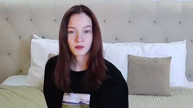 Snapshot of MichelleRoux chatting on November 4, 2025, 1:26 pm MichelleRoux online show from November 4, 2025, 1:26 pm