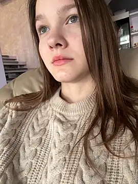 Snapshot of MichelleRoux chatting on October 5, 2025, 10:28 am MichelleRoux online show from October 5, 2025, 10:28 am