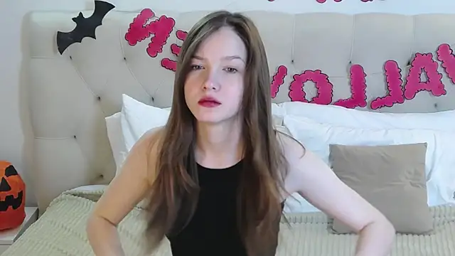 Snapshot of MichelleRoux chatting on October 25, 2025, 12:28 pm MichelleRoux online show from October 25, 2025, 12:28 pm