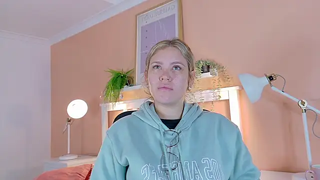 Snapshot of BelaMiller_ chatting on October 6, 2025, 11:33 am BelaMiller online show from October 6, 2025, 11:33 am