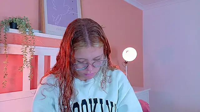 Snapshot of BelaMiller_ chatting on September 24, 2025, 11:39 am BelaMiller online show from September 24, 2025, 11:39 am
