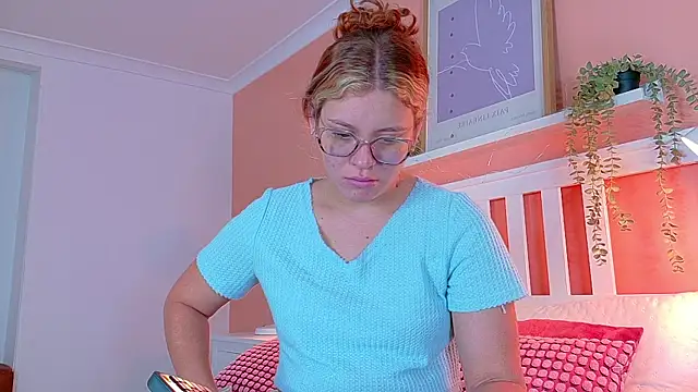 Snapshot of BelaMiller_ chatting on September 29, 2025, 11:38 am BelaMiller online show from September 29, 2025, 11:38 am