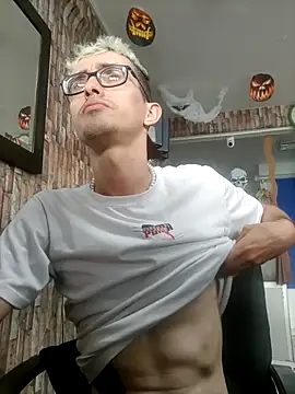 moorejhosua online show from October 15, 2025, 8:17 pm