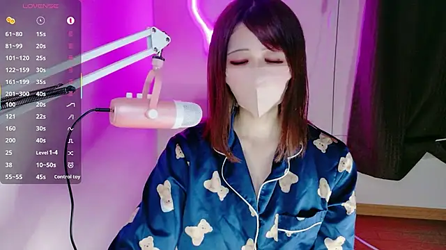 Snapshot of ema_ch2525 chatting on November 8, 2025, 2:31 pm ema ch2525 online show from November 8, 2025, 2:31 pm