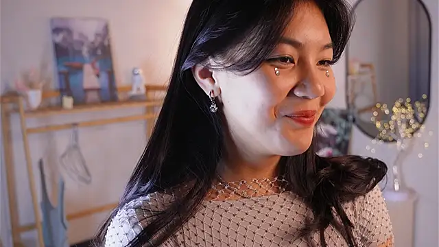 Snapshot of MoiraEger chatting on October 26, 2025, 5:02 pm MoiraEger online show from October 26, 2025, 5:02 pm