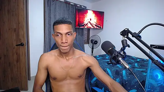 miguelmarcus online show from July 3, 2026, 9:43 pm