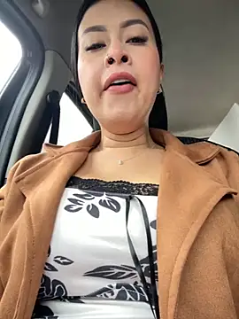 Snapshot of CrisMarulanda chatting on November 13, 2025, 1:15 pm CrisMarulanda online show from November 13, 2025, 1:15 pm