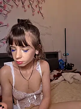 Snapshot of Little_evil00 chatting on September 19, 2025, 12:25 am Little evil00 online show from September 19, 2025, 12:25 am