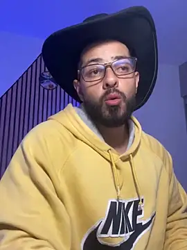 Snapshot of magnumchris chatting on February 3, 2026, 10:48 pm magnumchris online show from February 3, 2026, 10:48 pm