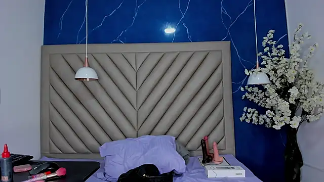 Snapshot of Ibbie_drastic chatting on December 15, 2025, 12:11 pm Ibbie drastic online show from December 15, 2025, 12:11 pm