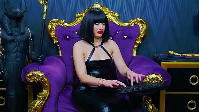 Snapshot of LaraMaeve chatting on November 15, 2025, 6:28 am LaraMaeve online show from November 15, 2025, 6:28 am