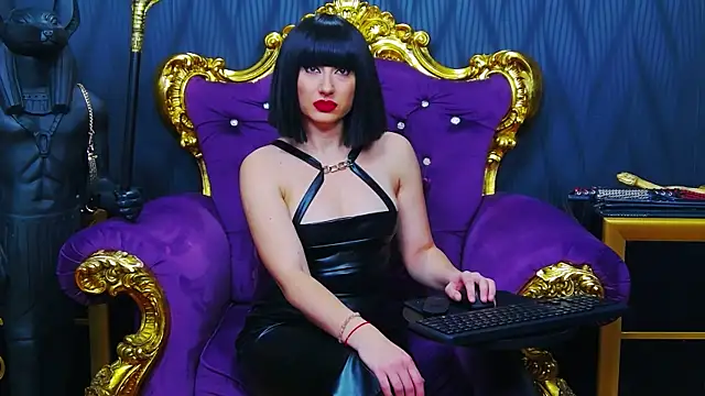 Snapshot of LaraMaeve chatting on October 24, 2025, 4:44 am LaraMaeve online show from October 24, 2025, 4:44 am