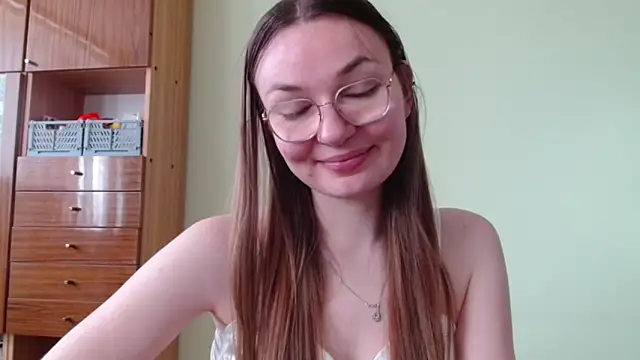LooveELLYx online show from May 12, 2026, 2:01 pm