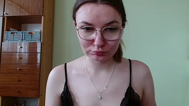 LooveELLYx online show from May 24, 2026, 1:44 pm