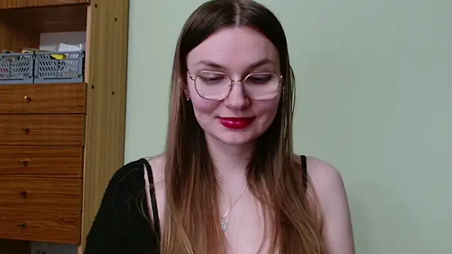 LooveELLYx online show from March 18, 2026, 9:48 pm