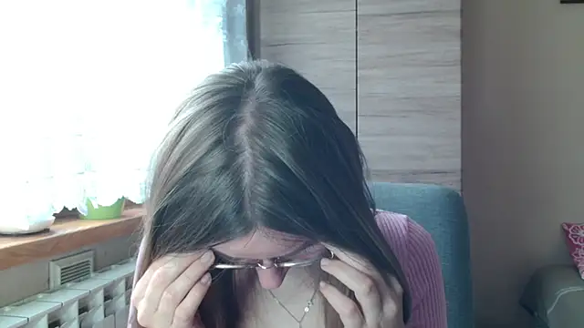 Snapshot of LooveELLYx chatting on November 18, 2025, 7:44 am LooveELLYx online show from November 18, 2025, 7:44 am