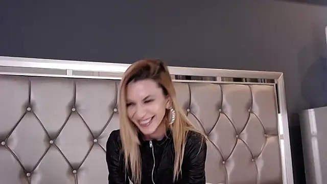 Snapshot of MayaHale chatting on June 18, 2026, 9:14 am MayaHale online show from June 18, 2026, 9:14 am