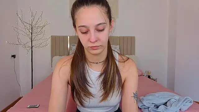 Snapshot of Little_cherryy__ chatting on November 13, 2025, 11:47 am Little cherryy online show from November 13, 2025, 11:47 am