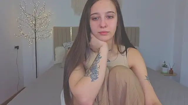 Snapshot of Little_cherryy__ chatting on December 3, 2025, 8:14 am Little cherryy online show from December 3, 2025, 8:14 am